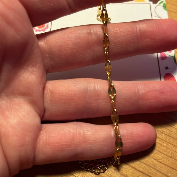Delicate gold tone bracelet. - Picture 2 of 3